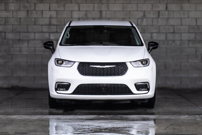 Chrysler Pacifica 7 Passenger - Image 2