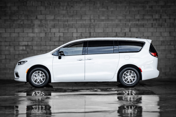 Chrysler Pacifica 7 Passenger - Image 3