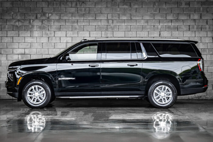 Chevy Suburban LT - Image 3