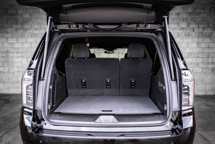 Chevy Suburban LT - Image 9