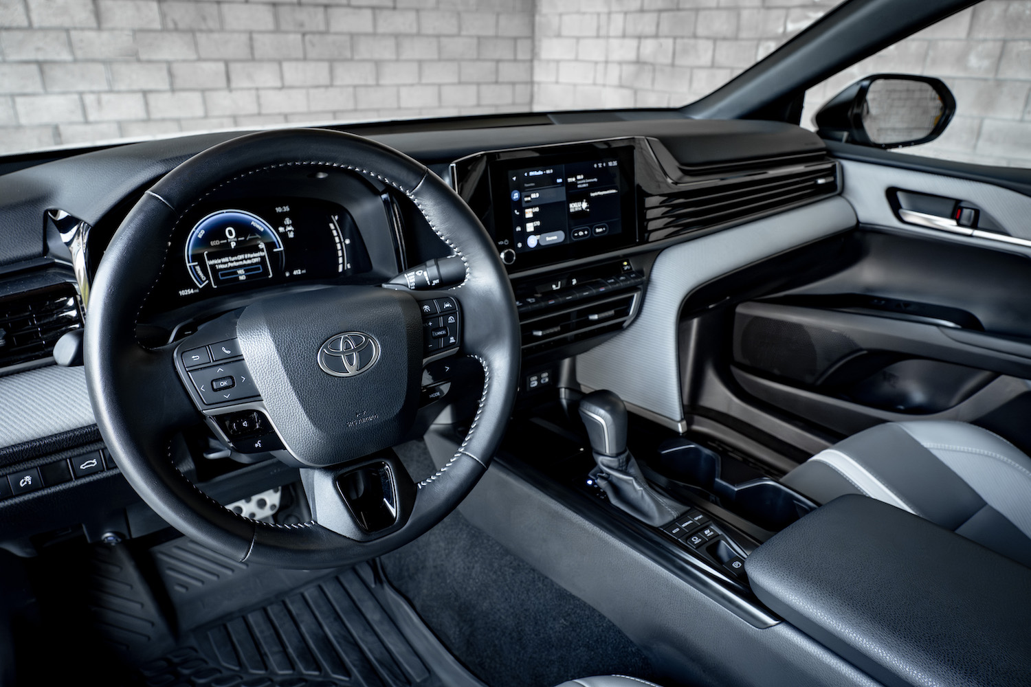 Toyota Camry Hybrid - Image 4