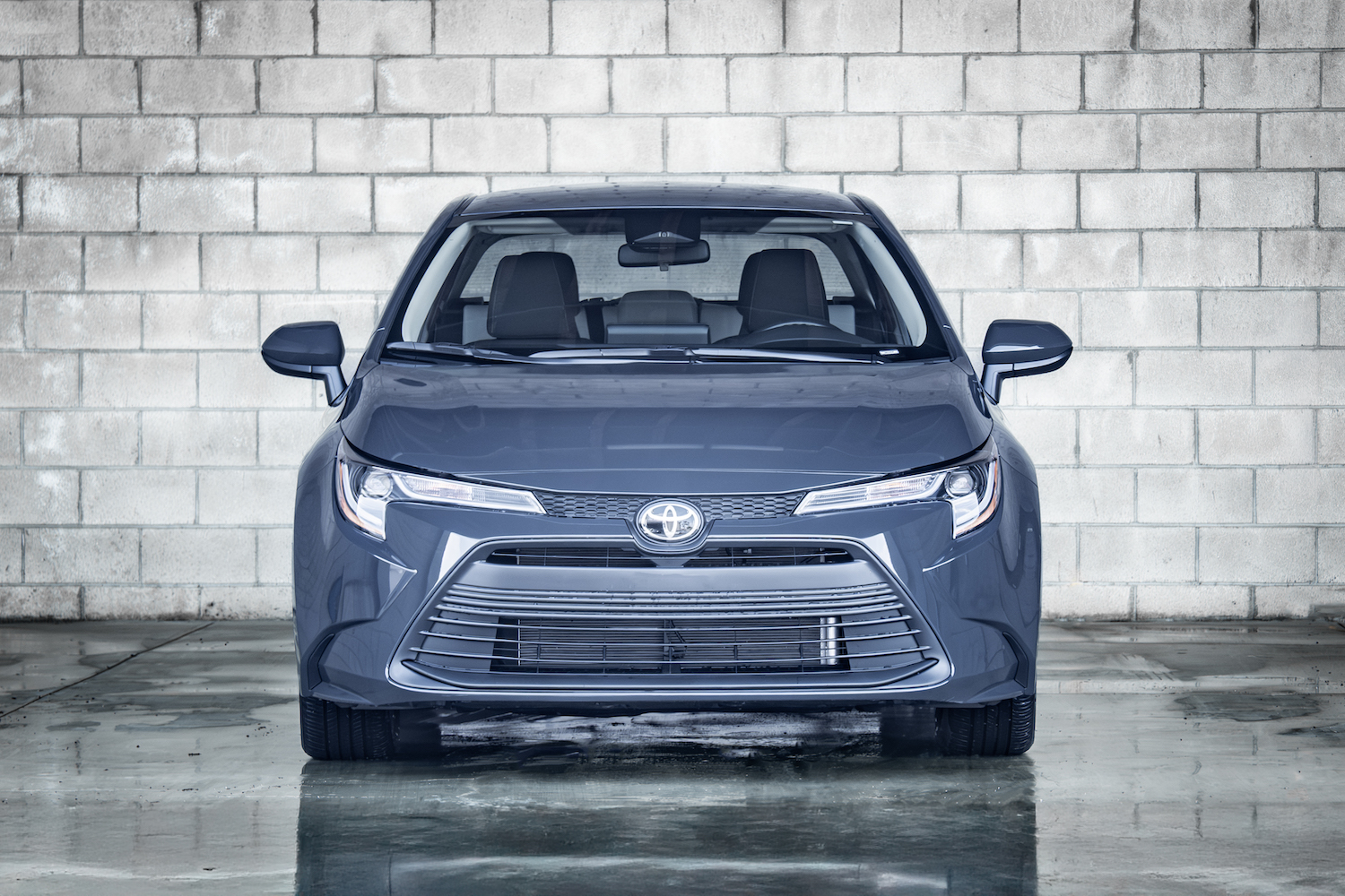 Toyota Corolla Hybrid - Image 2