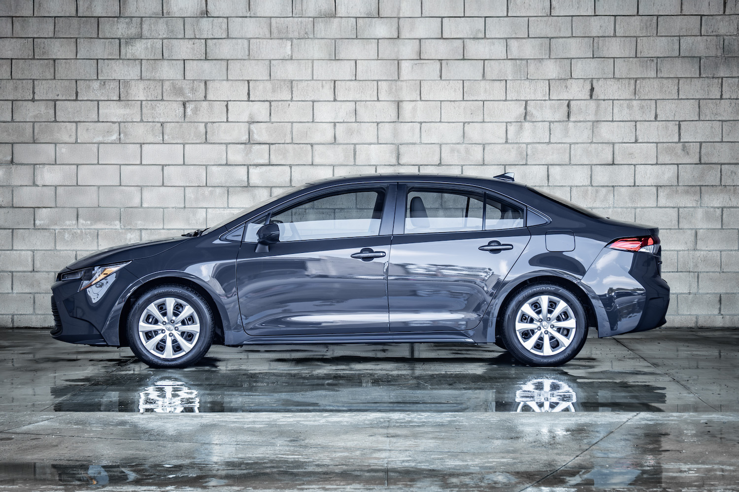 Toyota Corolla Hybrid - Image 3