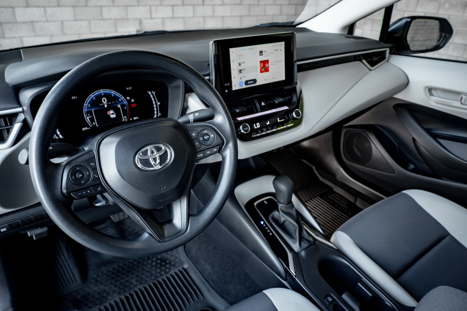 Toyota Corolla Hybrid - Image 4