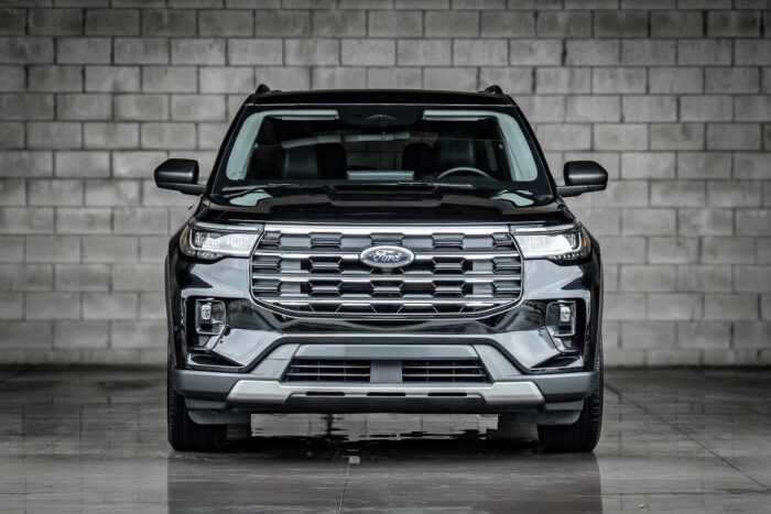 4X4 Ford Explorer - Image 2