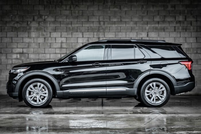 4X4 Ford Explorer - Image 3