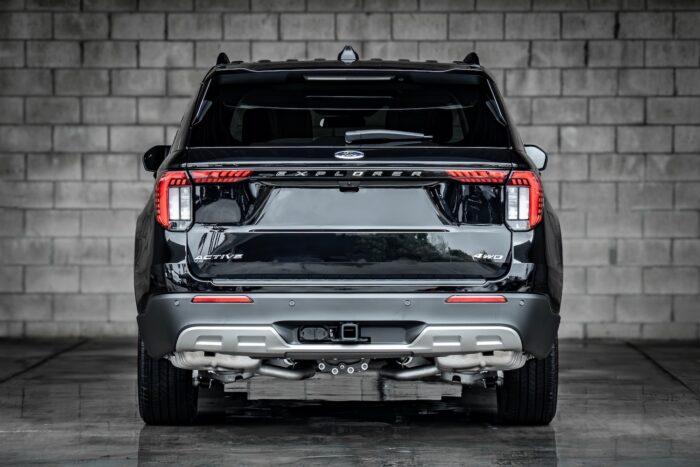 4X4 Ford Explorer - Image 4