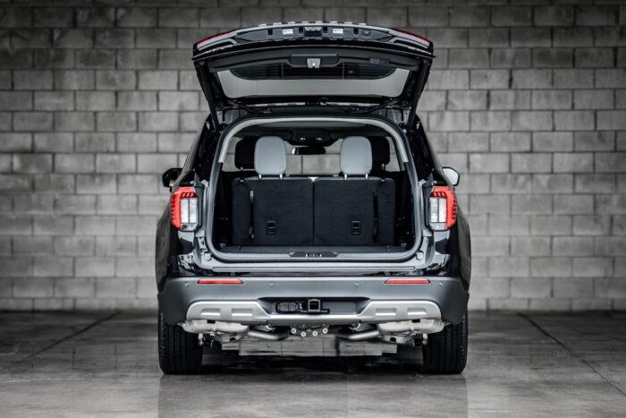 4X4 Ford Explorer - Image 5