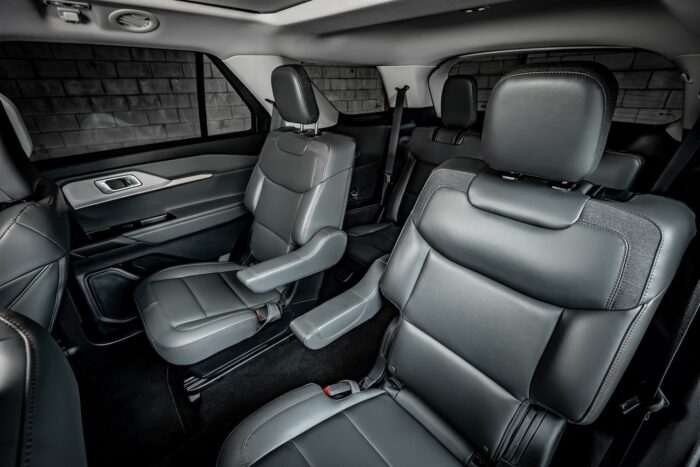 4X4 Ford Explorer - Image 7
